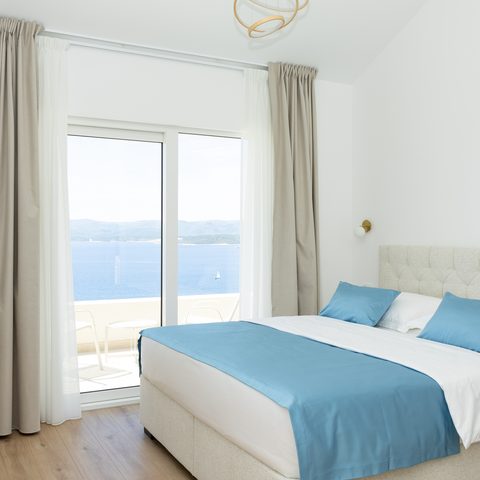 Super king bedroom with sea view