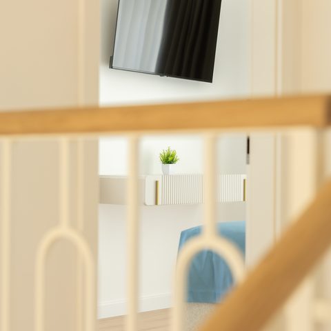 Landing with oak handrail detail